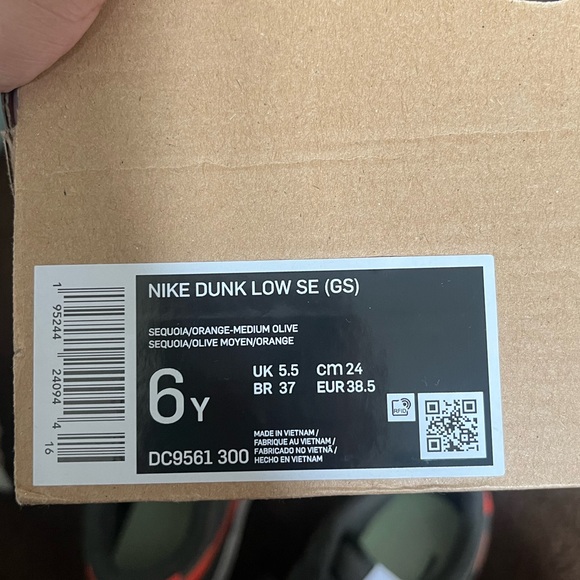 NIKE DUNK LOW SE (GS) , SIZE 6Y , SEQUOIA/ORANGE-MEDIUM OLIVE , gently worn - Picture 2 of 9